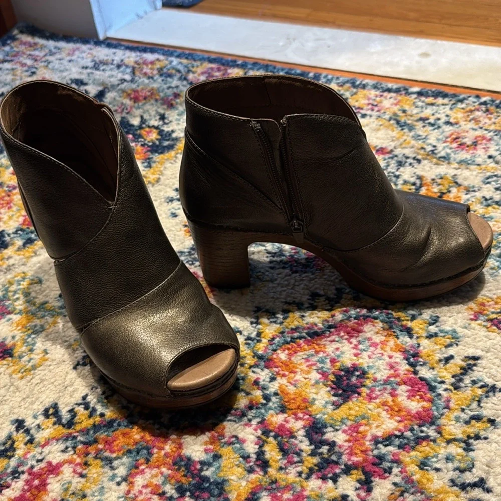 Dansko Delphina Ankle Boot - Picture 4 of 10